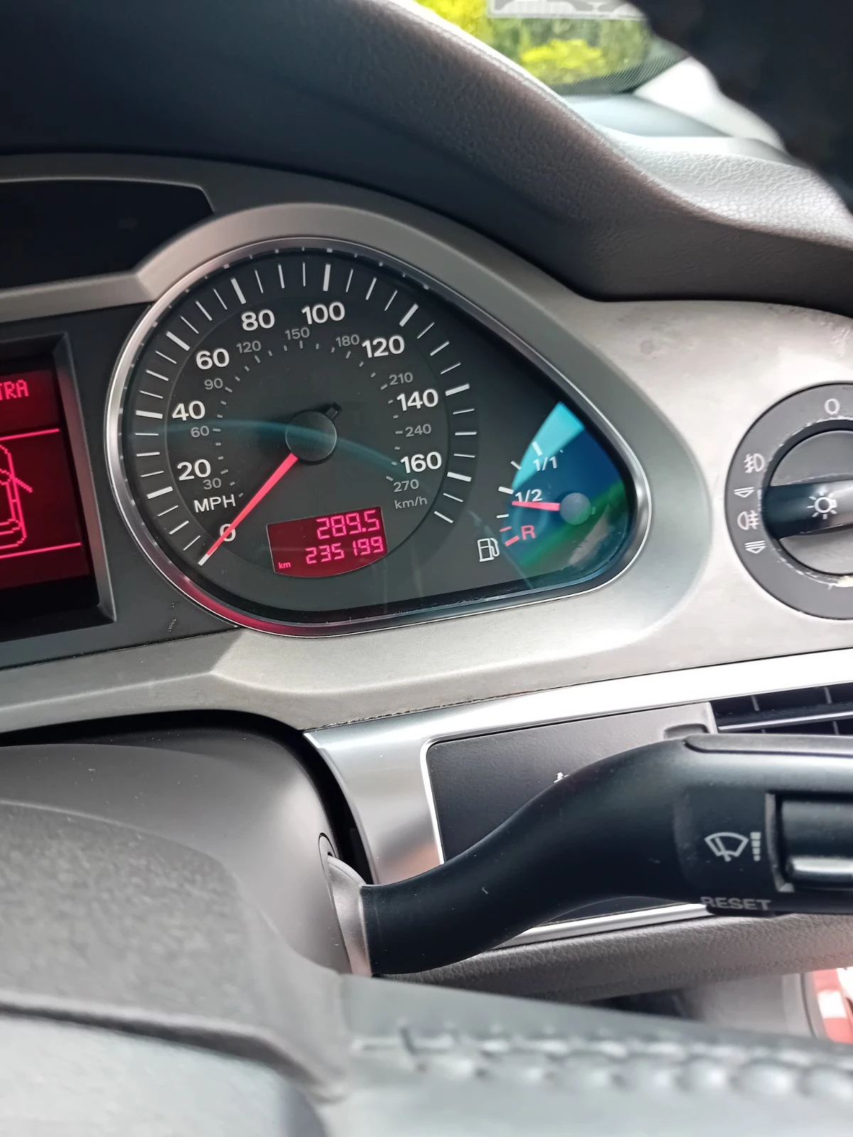 Audi A6 2.0 TDI 140кс, снимка 12 - Автомобили и джипове - 54430193