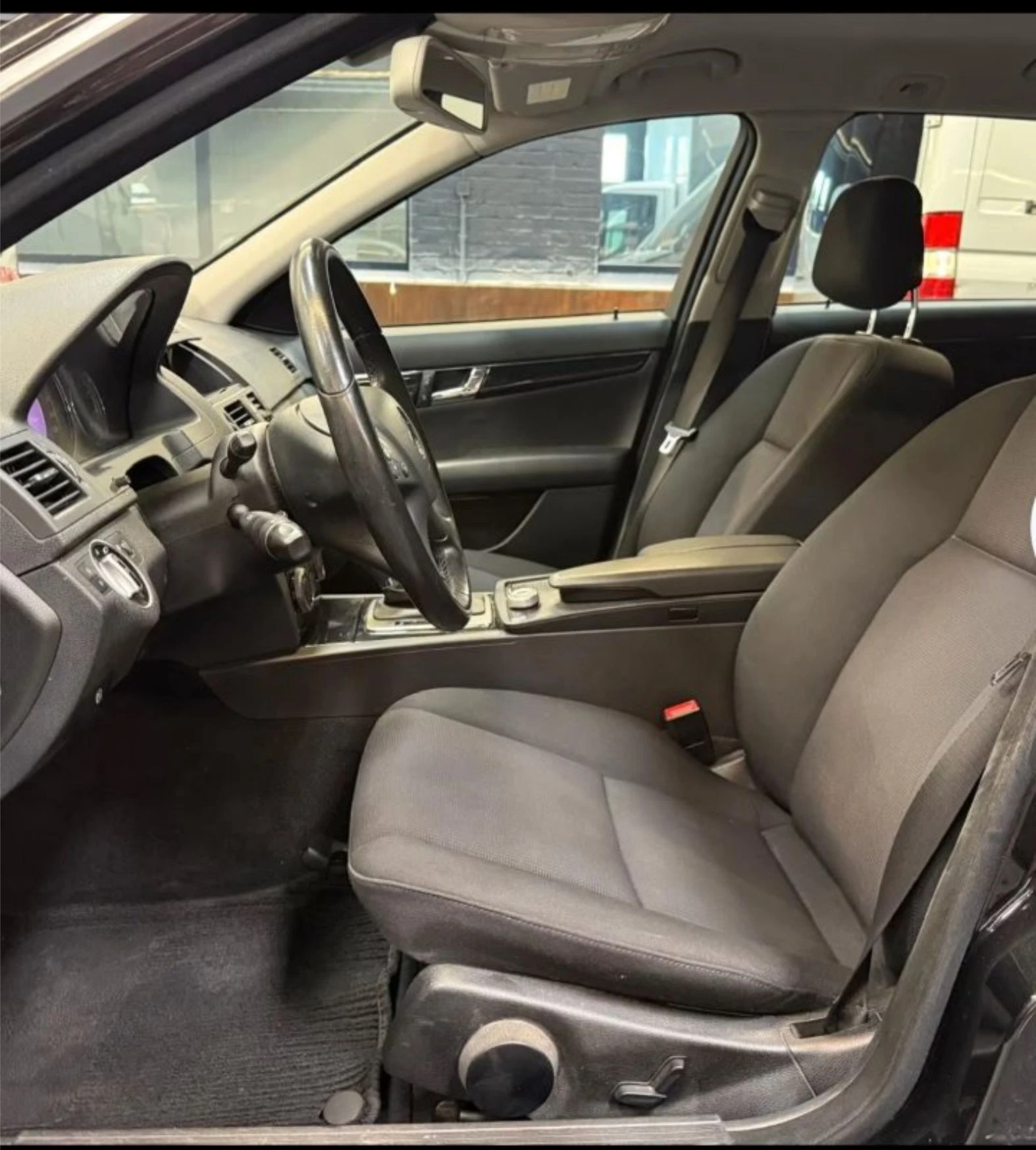 Mercedes-Benz C 180, снимка 12 - Автомобили и джипове - 54650433