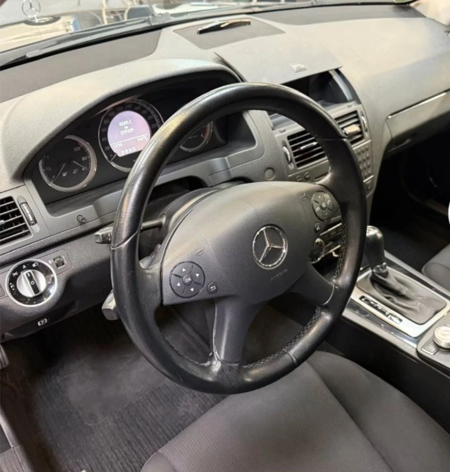 Mercedes-Benz C 180, снимка 10 - Автомобили и джипове - 54650433