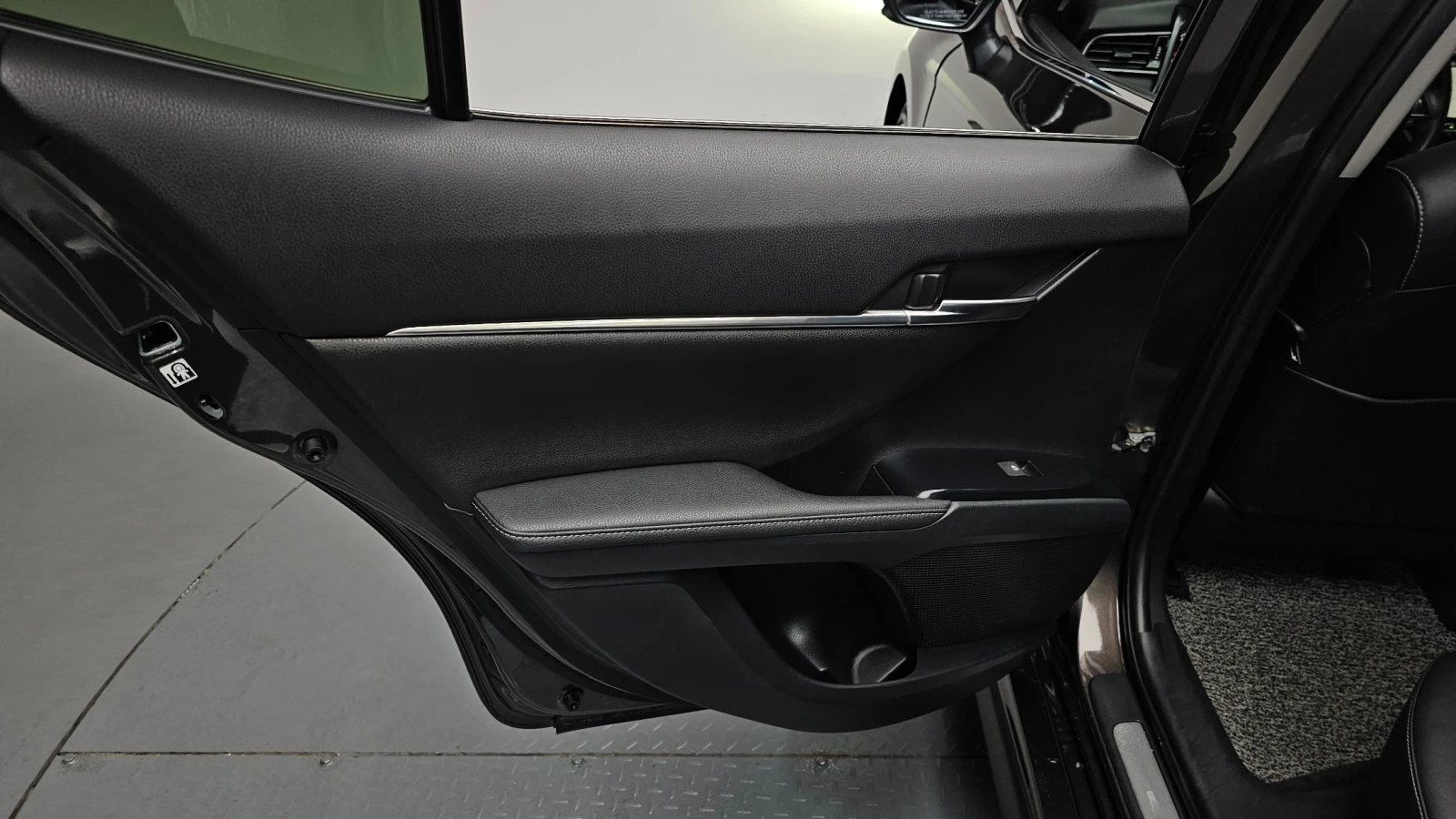 Toyota Camry 2.5 Sports Edition, снимка 12 - Автомобили и джипове - 54826284