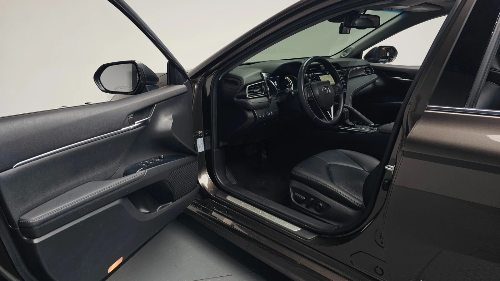 Toyota Camry 2.5 Sports Edition, снимка 13 - Автомобили и джипове - 54826284