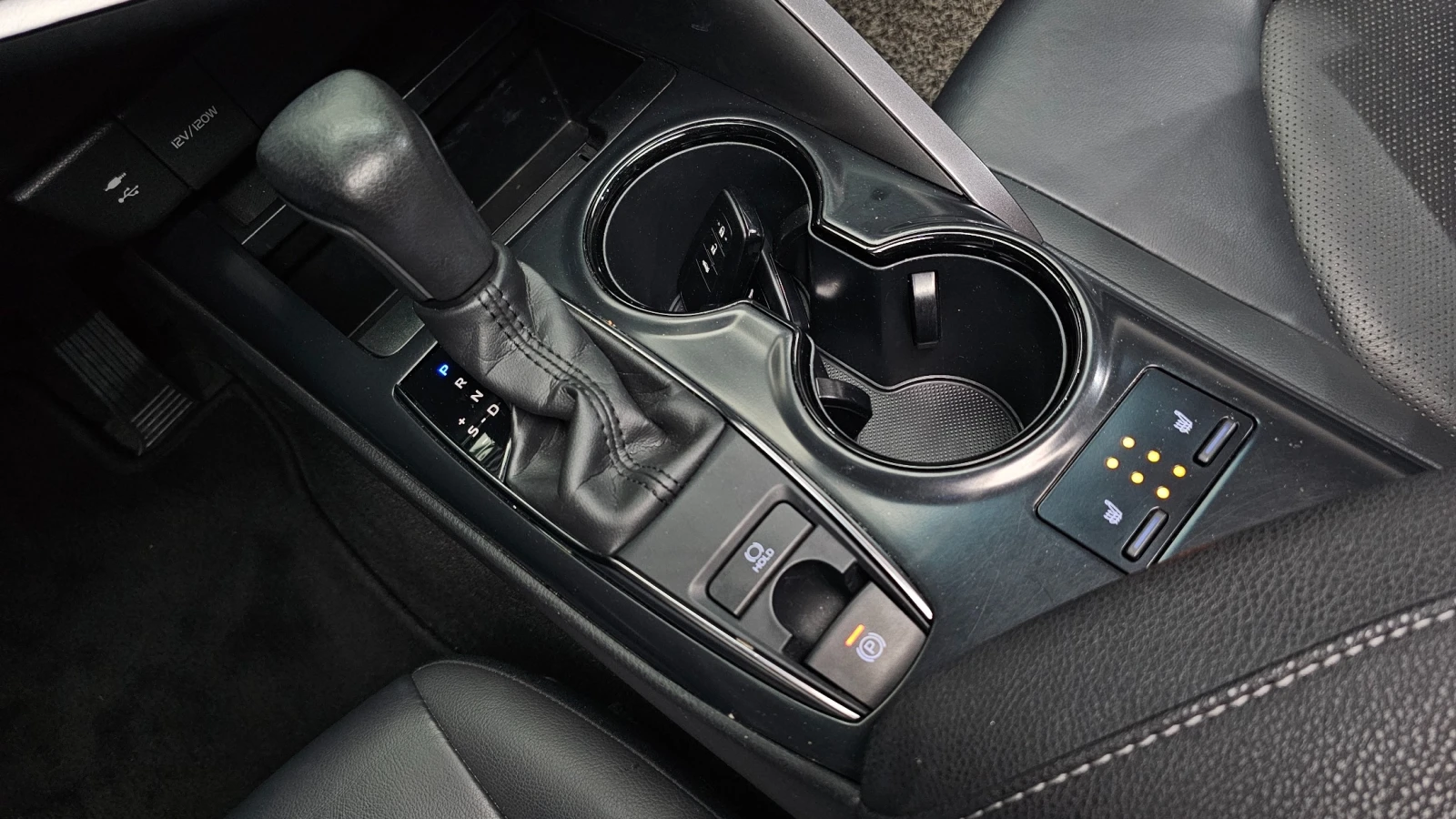 Toyota Camry 2.5 Sports Edition, снимка 10 - Автомобили и джипове - 54826284