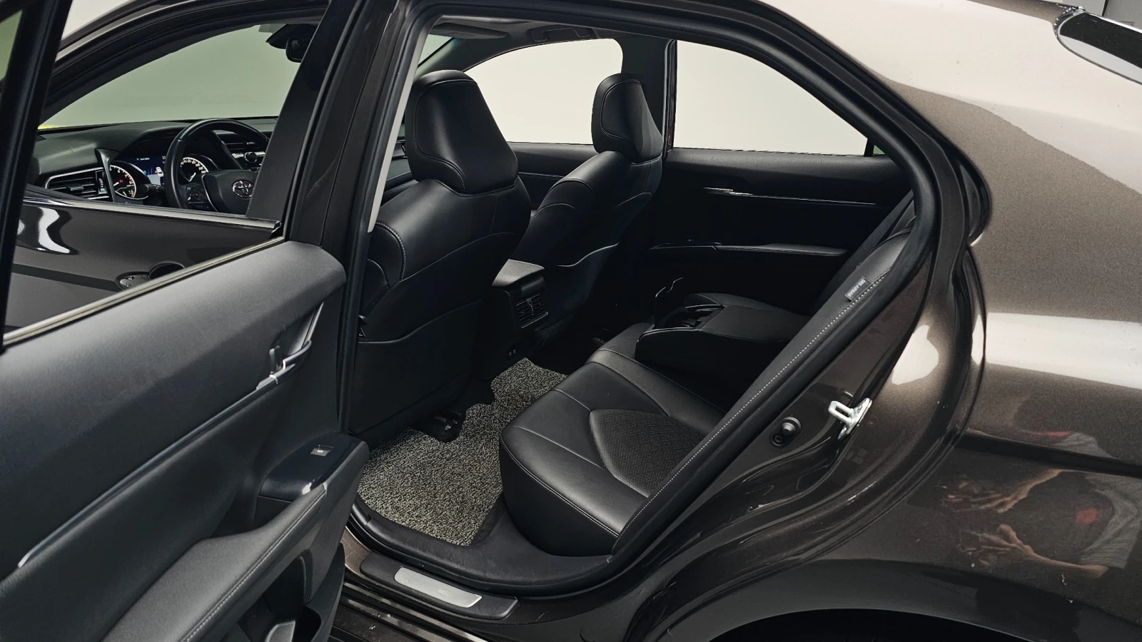 Toyota Camry 2.5 Sports Edition, снимка 15 - Автомобили и джипове - 54826284