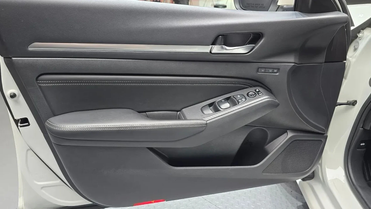 Nissan Altima 2.5 Бензин, снимка 11 - Автомобили и джипове - 54959396