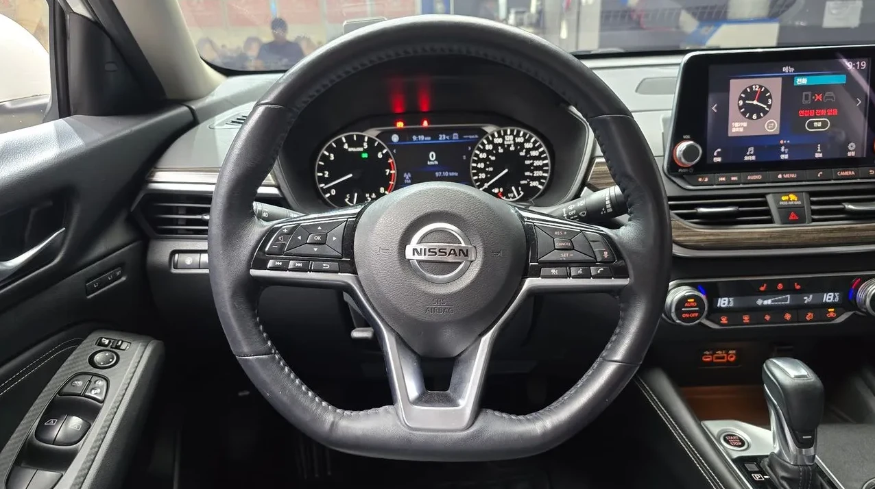 Nissan Altima 2.5 Бензин, снимка 4 - Автомобили и джипове - 54959396
