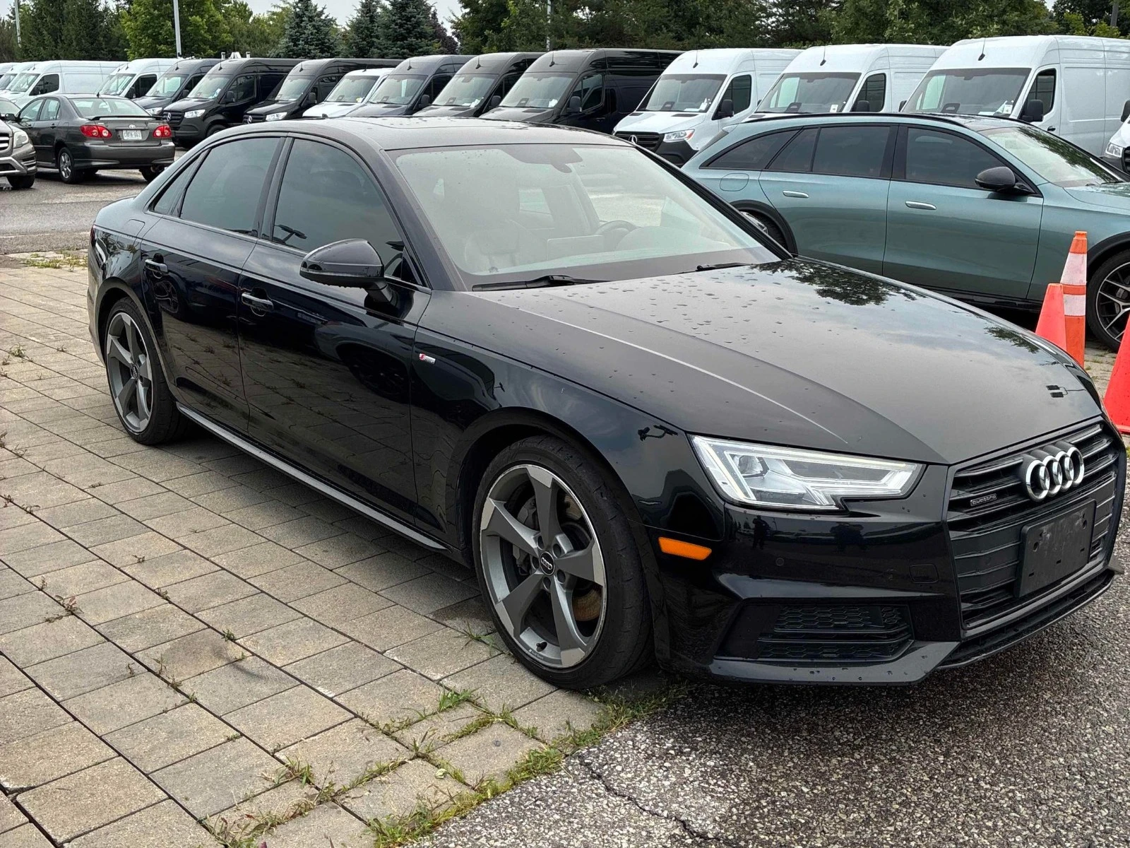 Audi A4 S-LINE* ПОДГРЕВ* KEYLESS* КАМЕРА, снимка 3 - Автомобили и джипове - 55441352