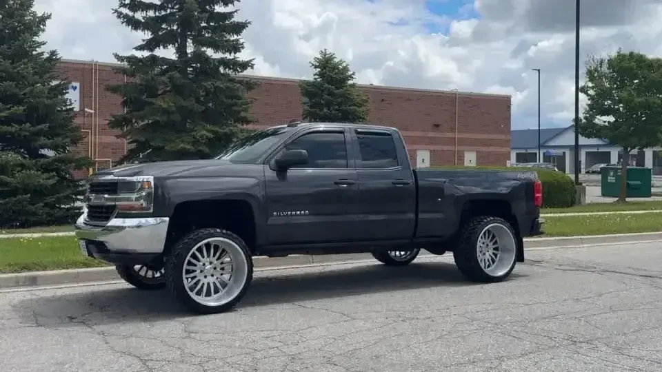 Chevrolet Silverado ЦЕНА ДО БЪЛГАРИЯ !!!, снимка 3 - Автомобили и джипове - 55993566