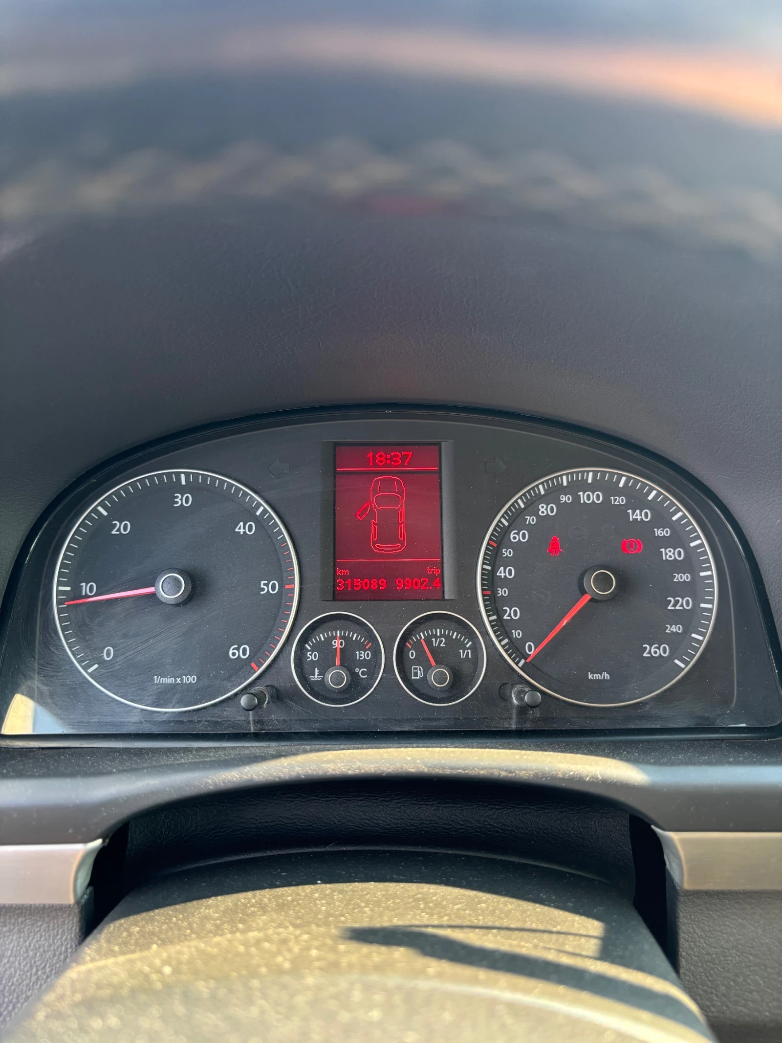 VW Touran, снимка 8 - Автомобили и джипове - 56022710