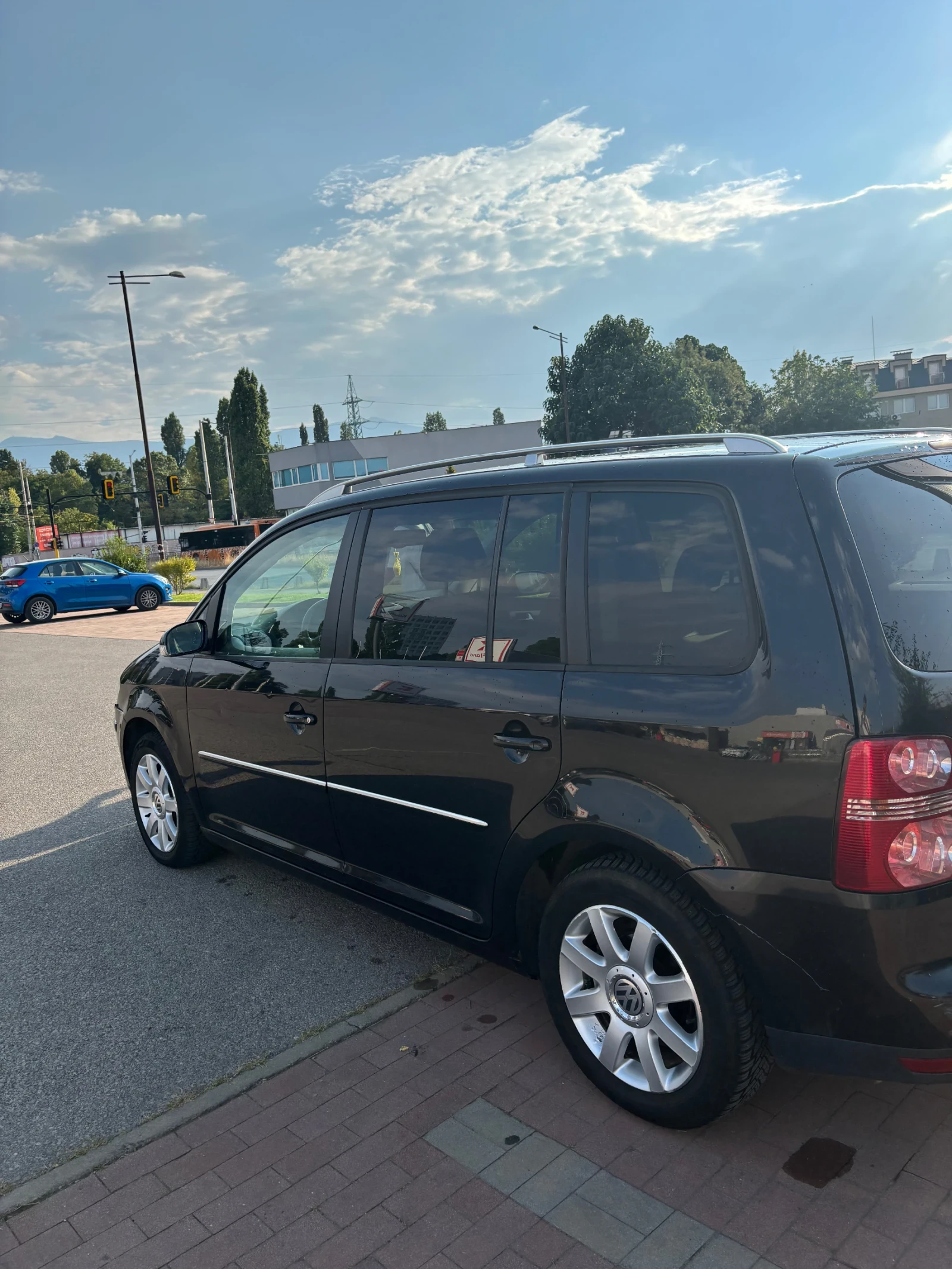 VW Touran, снимка 5 - Автомобили и джипове - 56022710