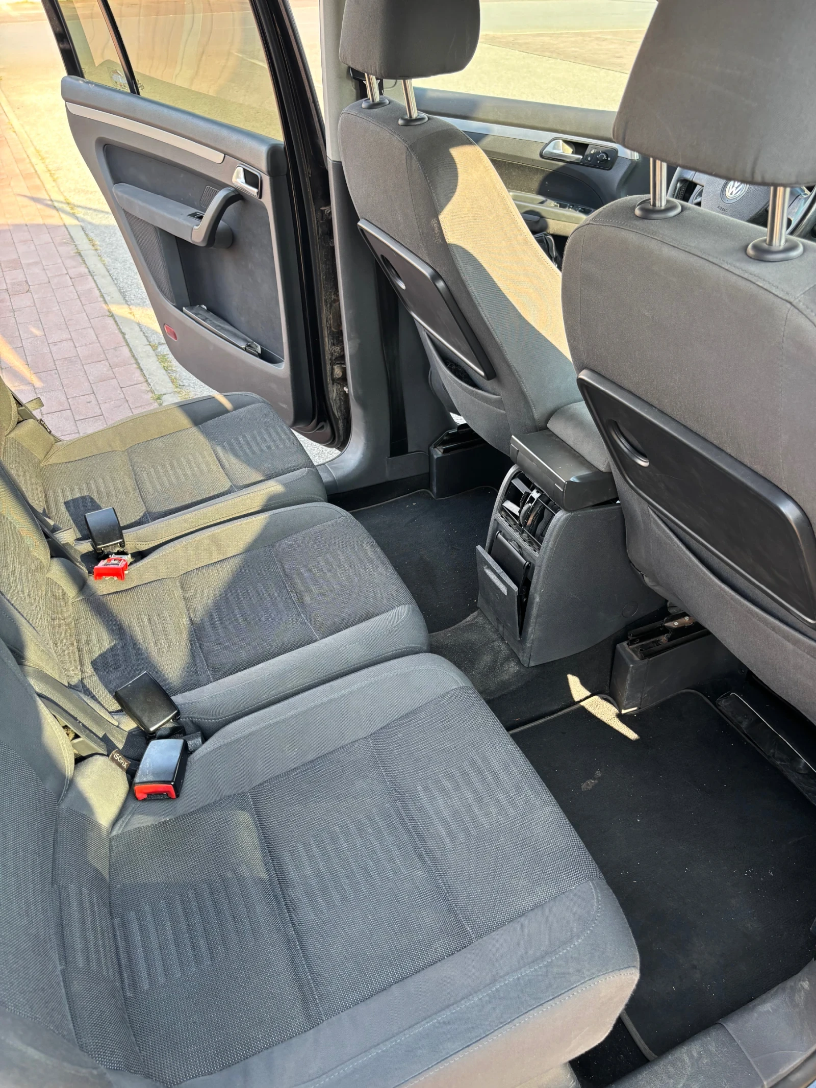VW Touran, снимка 10 - Автомобили и джипове - 56022710