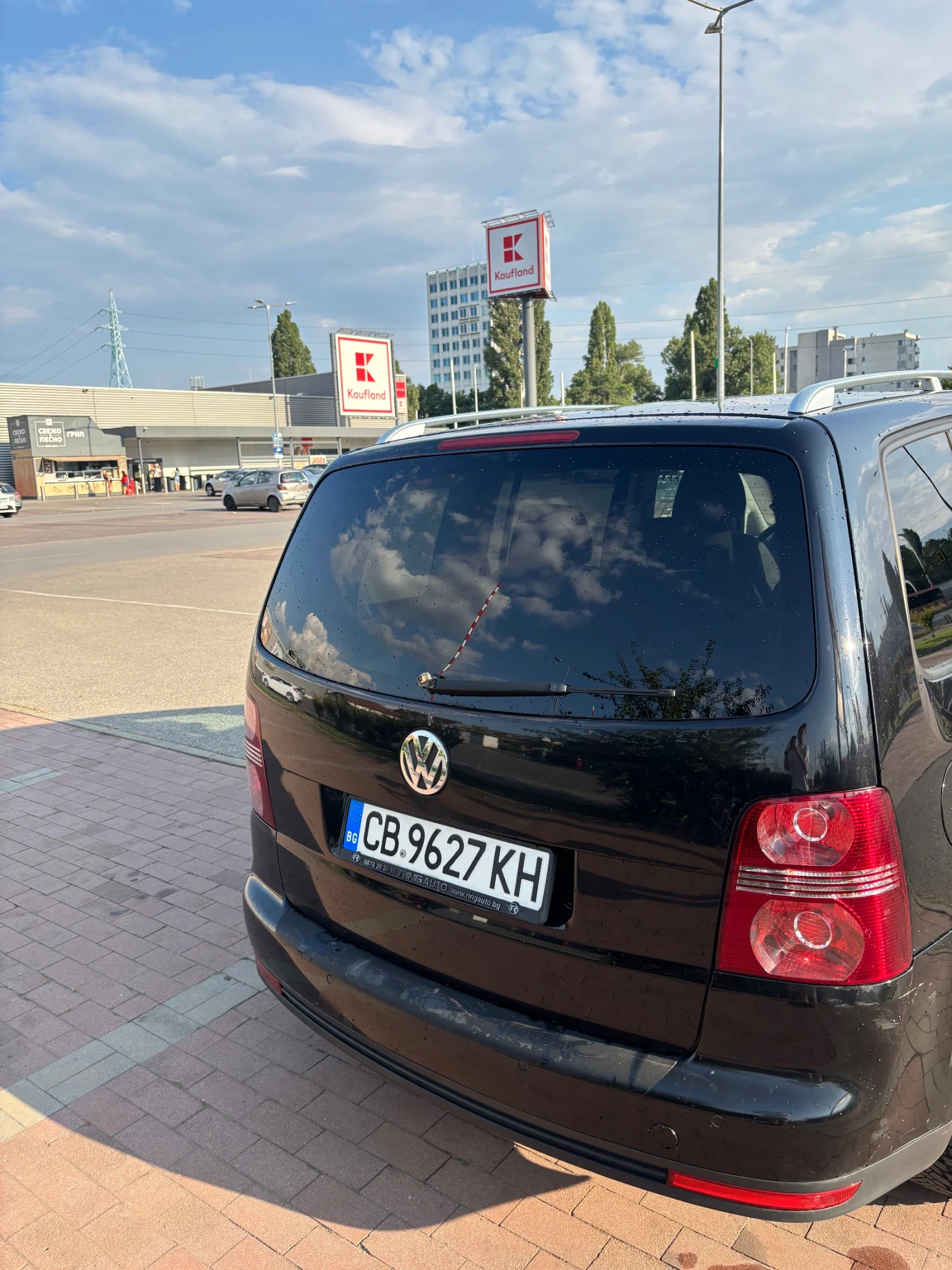 VW Touran, снимка 4 - Автомобили и джипове - 56022710
