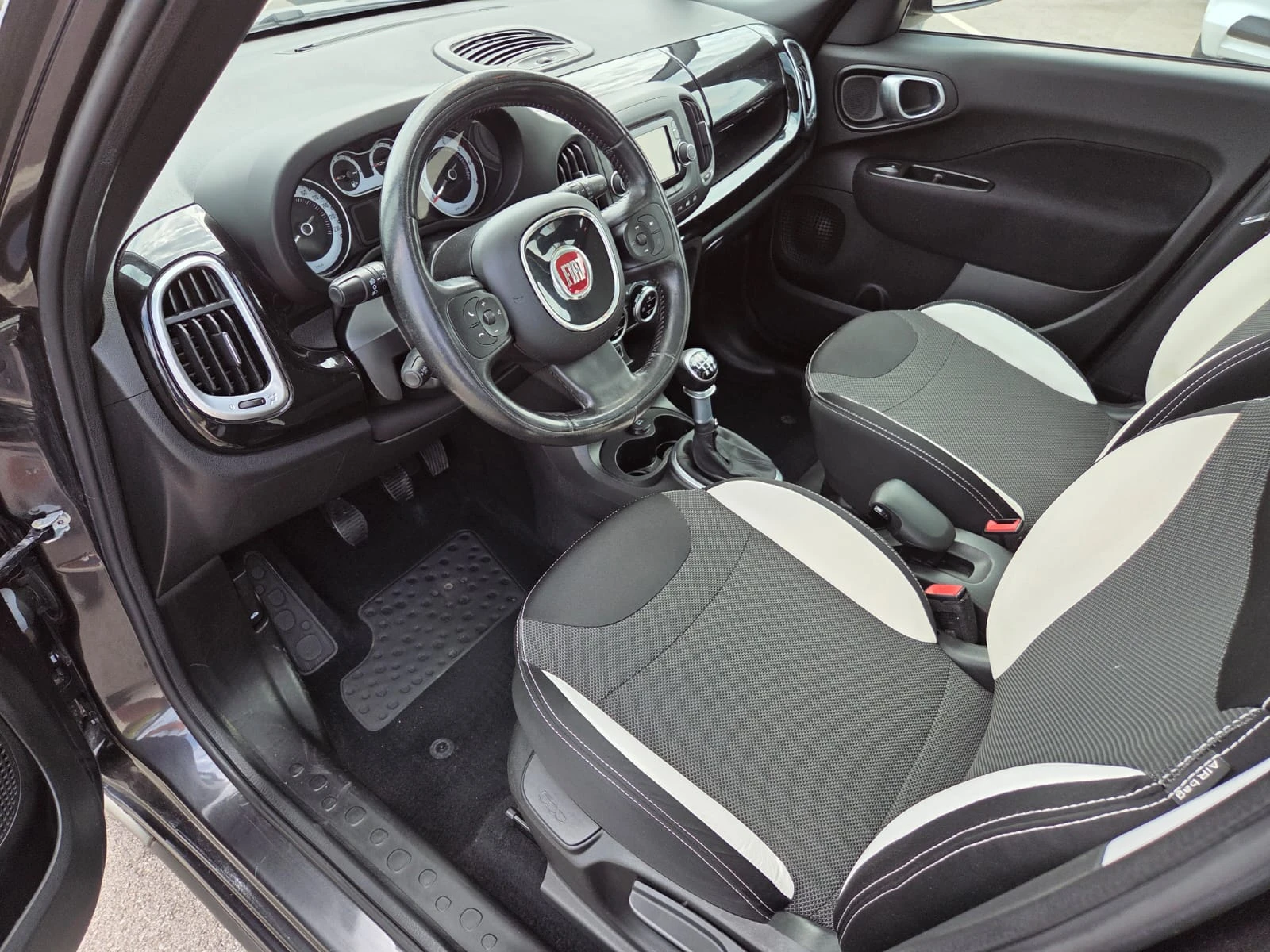 Fiat 500L 1.6 MultiJet, снимка 7 - Автомобили и джипове - 56047365