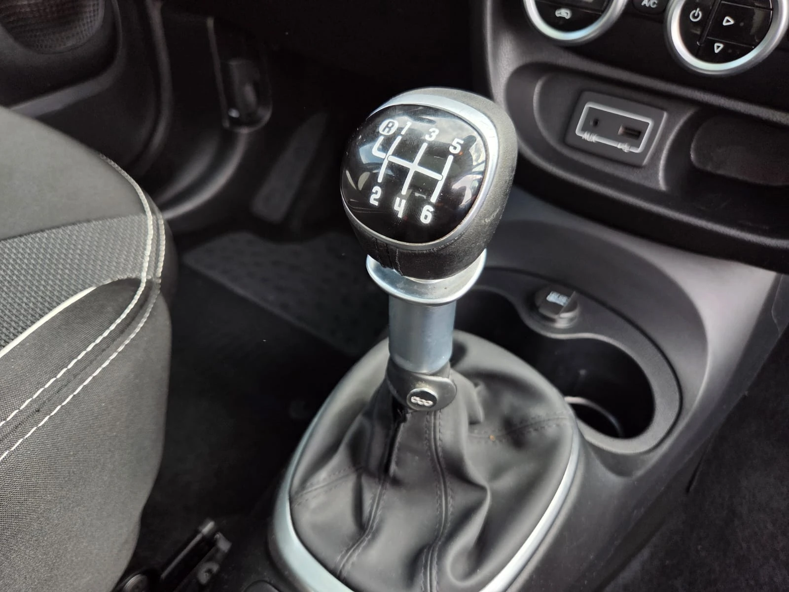Fiat 500L 1.6 MultiJet, снимка 15 - Автомобили и джипове - 56047365
