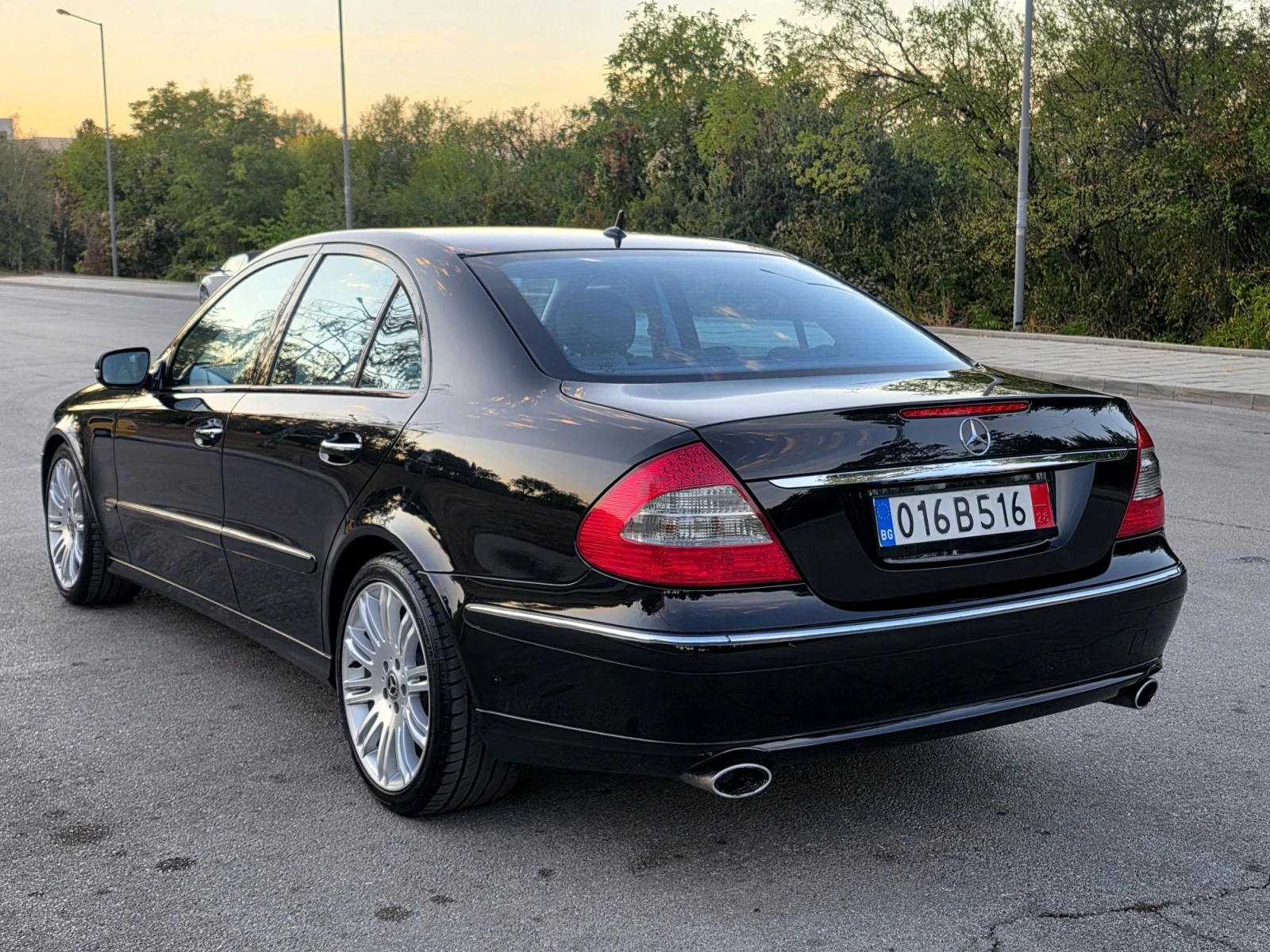 Mercedes-Benz E 200 Kompressor, Avantgarde, Sport пакет, Фейслифт , снимка 9 - Автомобили и джипове - 56217321