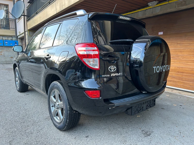 Toyota Rav4 2, 2 D-4D 4X4, КАТО НОВА ! KEYLESS GO, NAVI !, снимка 2 - Автомобили и джипове - 48577900