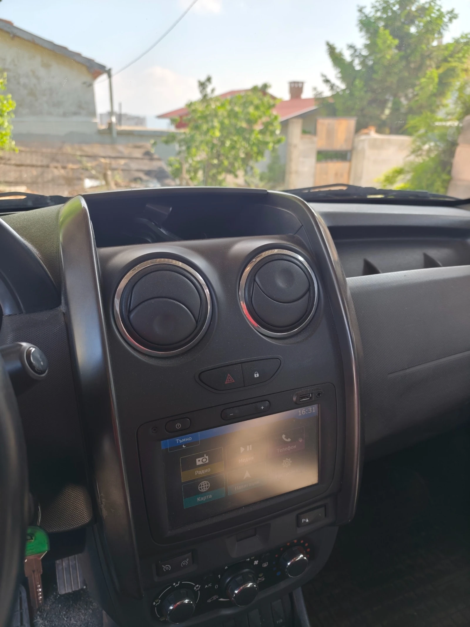 Dacia Duster, снимка 3 - Автомобили и джипове - 54644009
