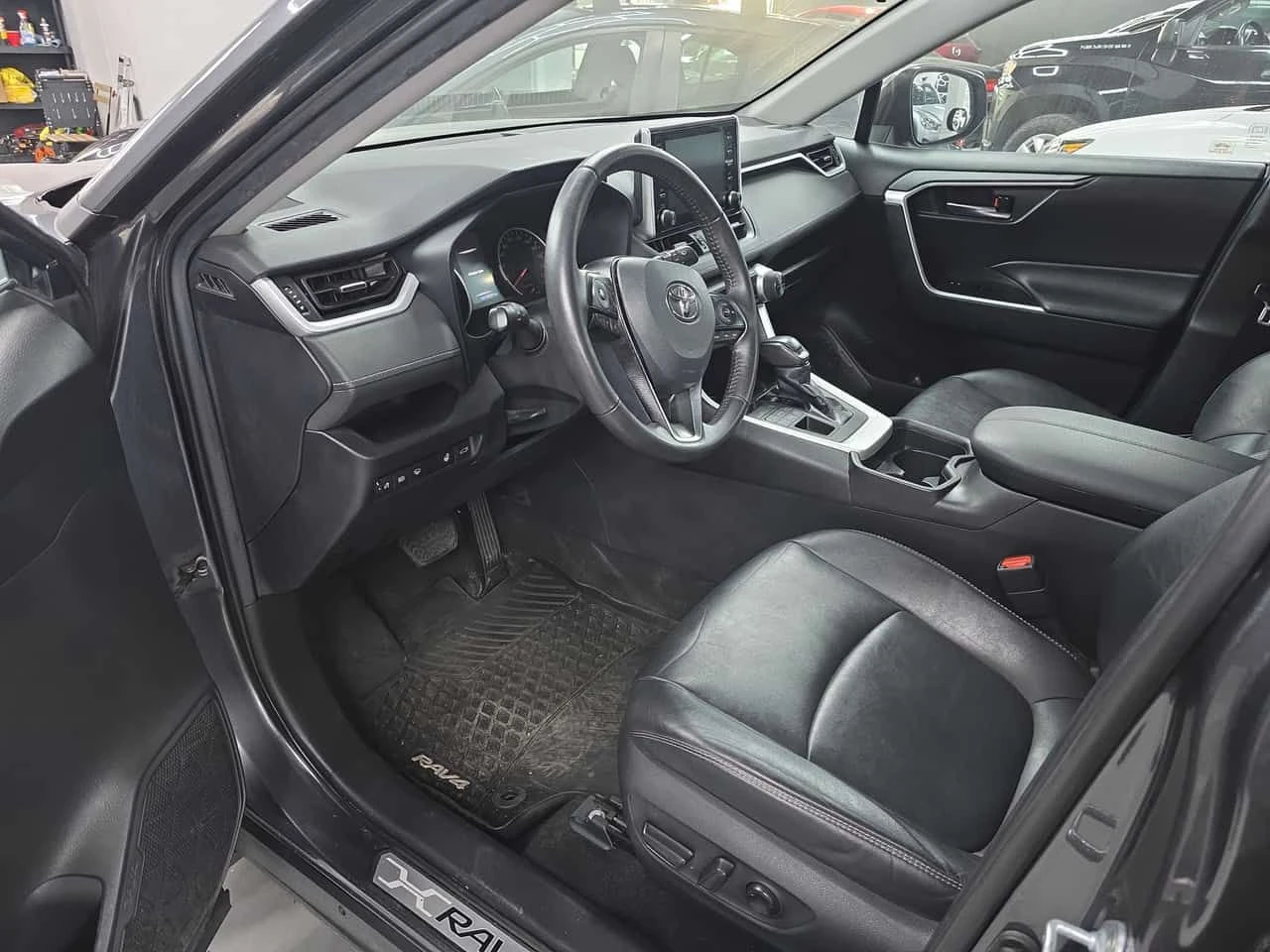 Toyota Rav4 * XLE * АВТОКРЕДИТ * ОТ ПРЕДСТАВИТЕЛСТО, снимка 7 - Автомобили и джипове - 54913701