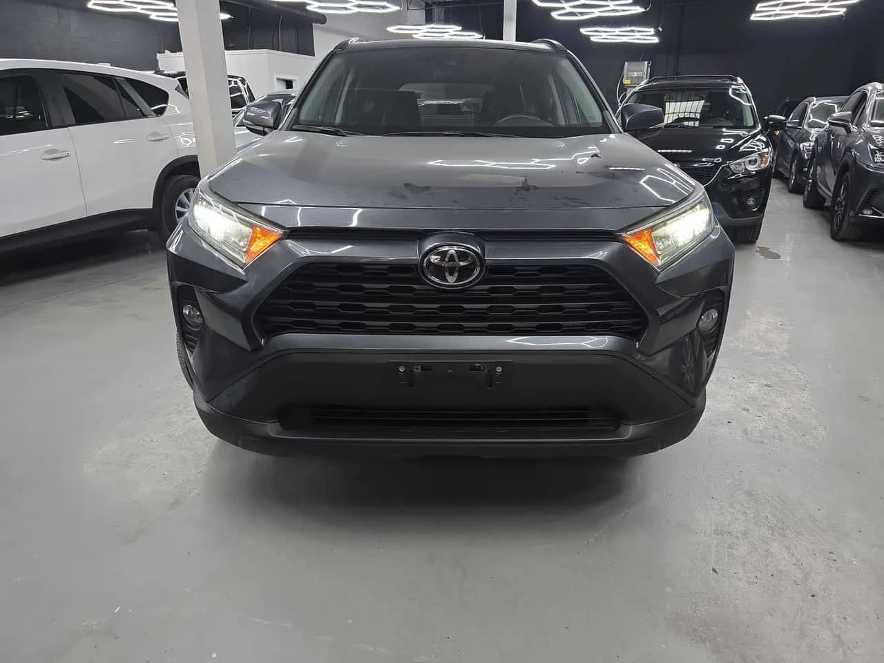 Toyota Rav4 * XLE * АВТОКРЕДИТ * ОТ ПРЕДСТАВИТЕЛСТО, снимка 2 - Автомобили и джипове - 54913701