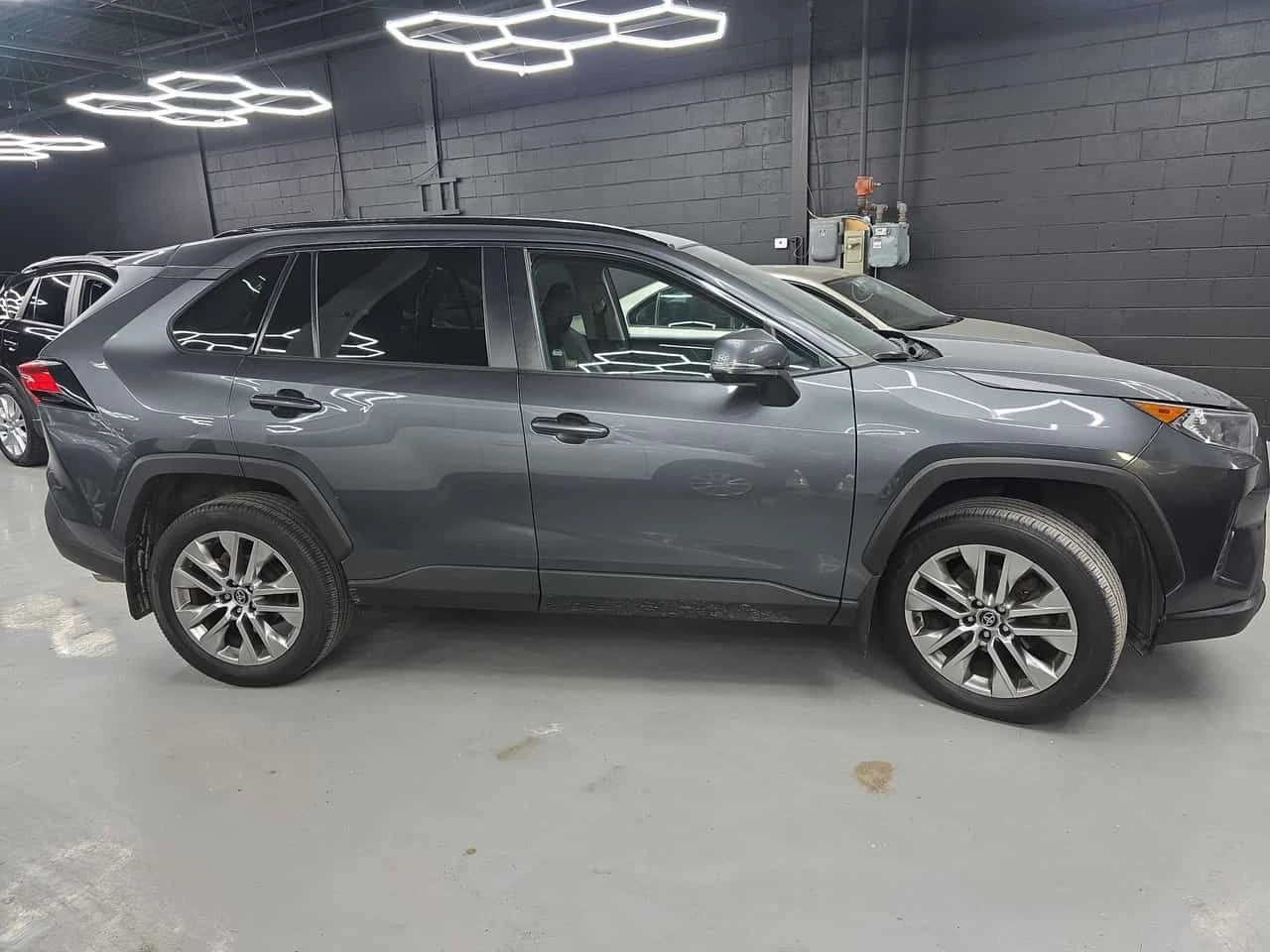Toyota Rav4 * XLE * АВТОКРЕДИТ * ОТ ПРЕДСТАВИТЕЛСТО, снимка 4 - Автомобили и джипове - 54913701