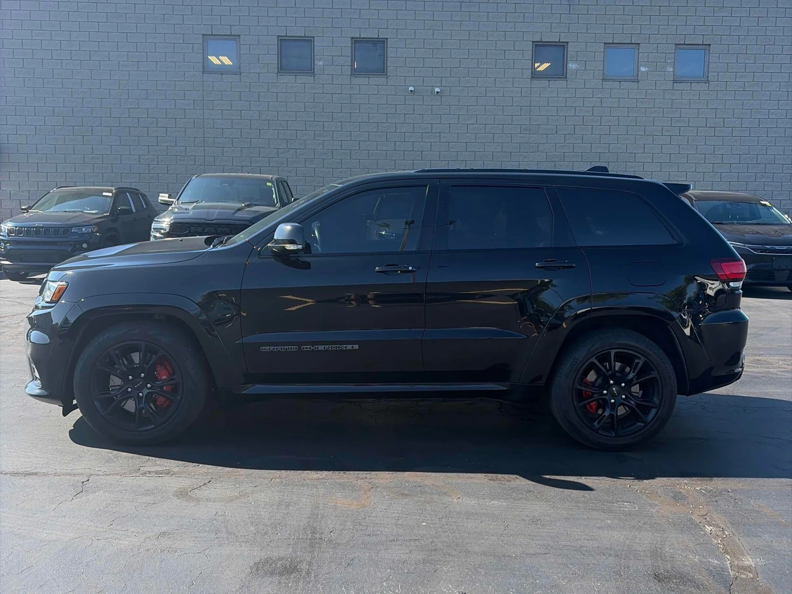 Jeep Grand cherokee * SRT * CARFAX * ОПЦИЯ ЗА ФИНАНСИРАНЕ, снимка 2 - Автомобили и джипове - 55898872