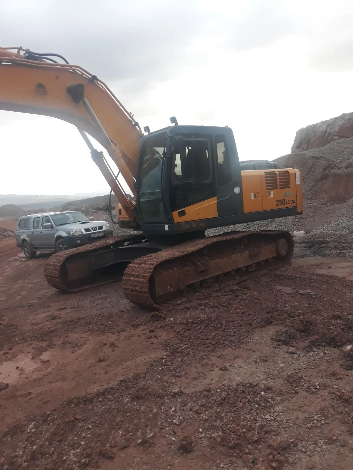 Багер Hyundai 250LC-7A, снимка 4 - Индустриална техника - 54712719