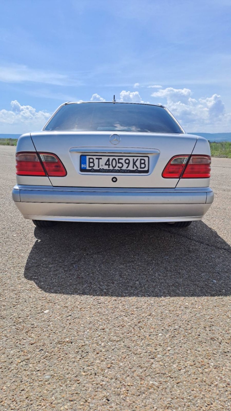 Mercedes-Benz E 320 CDI, снимка 4 - Автомобили и джипове - 42361824
