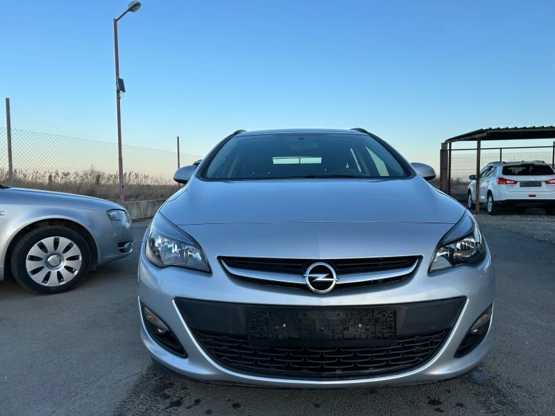 Opel Astra 1.4 COSMO LPG, снимка 4 - Автомобили и джипове - 44231356