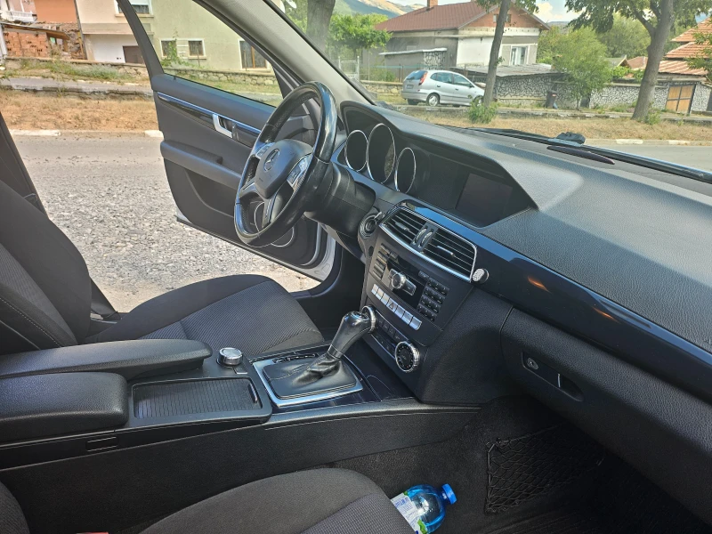 Mercedes-Benz C 220, снимка 12 - Автомобили и джипове - 47189298