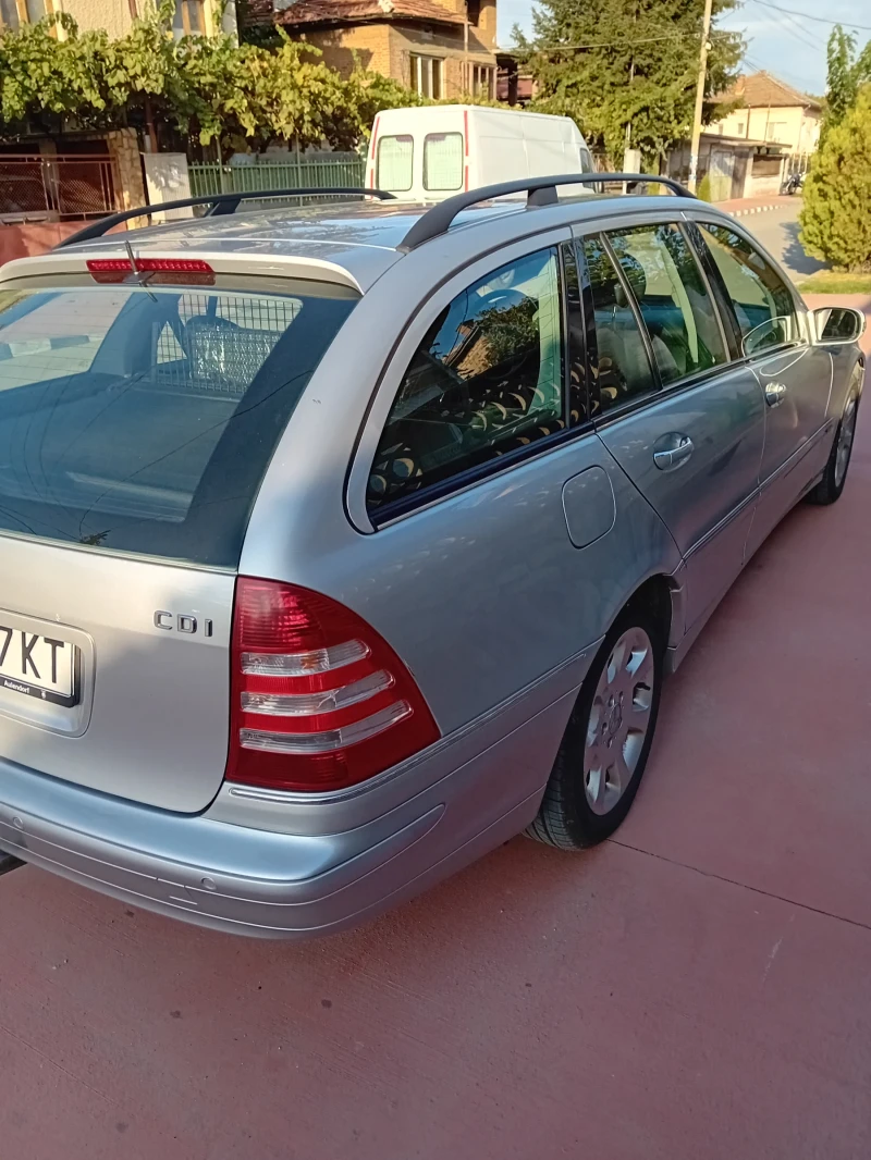 Mercedes-Benz C 220, снимка 4 - Автомобили и джипове - 47206948