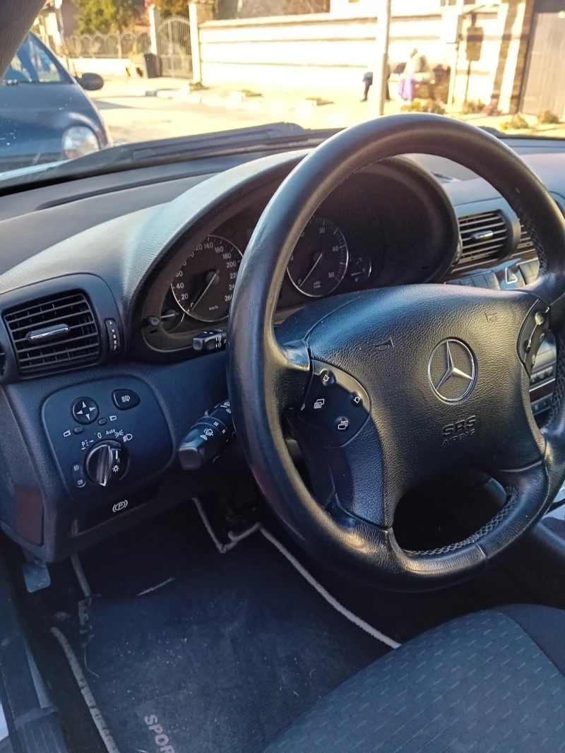 Mercedes-Benz C 220, снимка 8 - Автомобили и джипове - 47206948