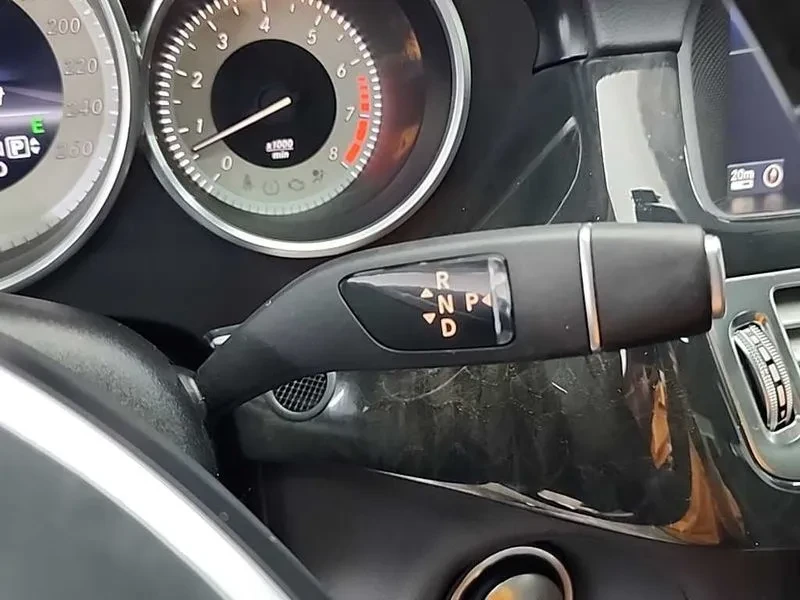 Mercedes-Benz CLS  - изображение 8