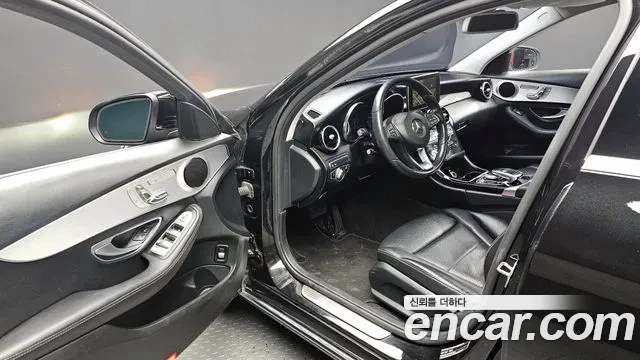 Mercedes-Benz C 220 4MATIC, снимка 5 - Автомобили и джипове - 54098448