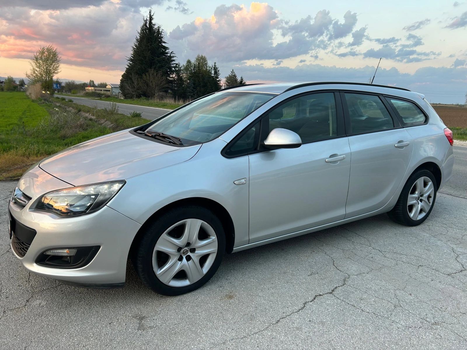Opel Astra 1.4 COSMO LPG, снимка 4 - Автомобили и джипове - 44231356