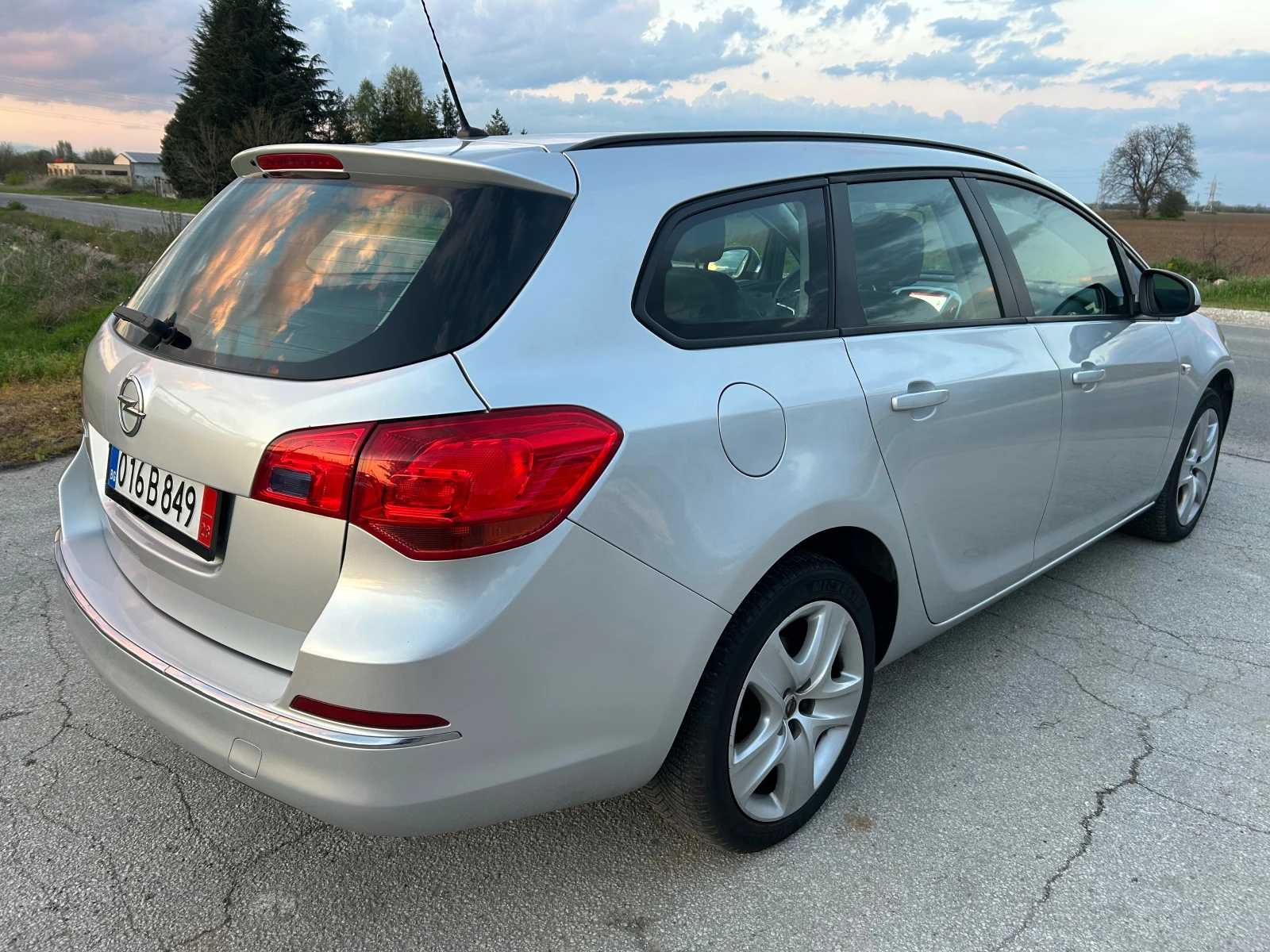 Opel Astra 1.4 COSMO LPG, снимка 7 - Автомобили и джипове - 44231356