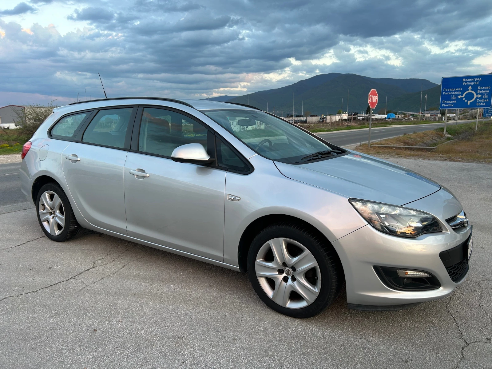 Opel Astra 1.4 COSMO LPG, снимка 5 - Автомобили и джипове - 44231356