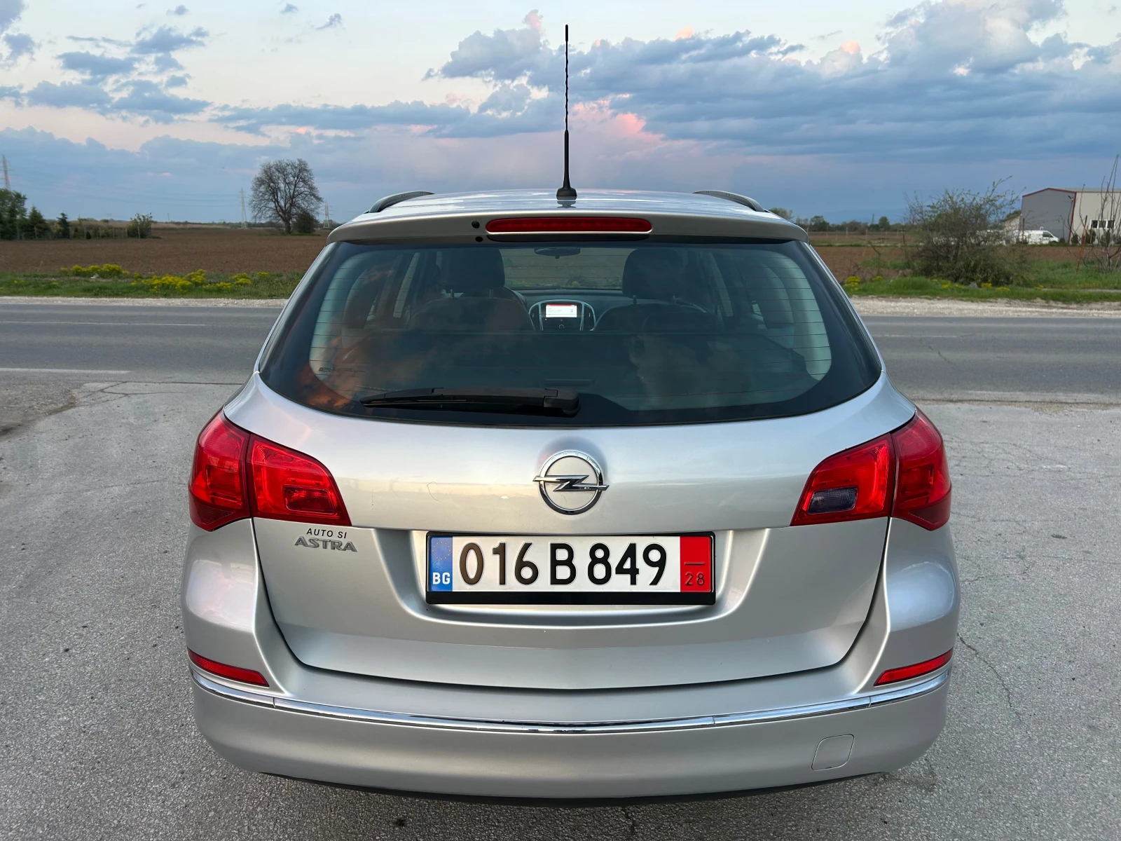 Opel Astra 1.4 COSMO LPG, снимка 8 - Автомобили и джипове - 44231356