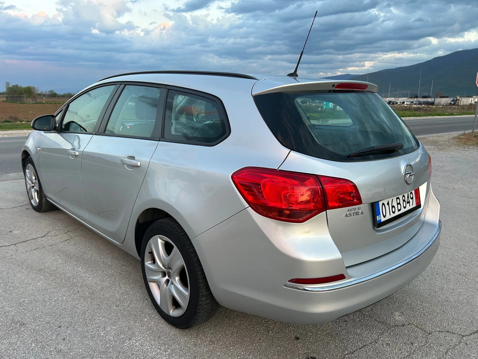 Opel Astra 1.4 COSMO LPG, снимка 6 - Автомобили и джипове - 44231356
