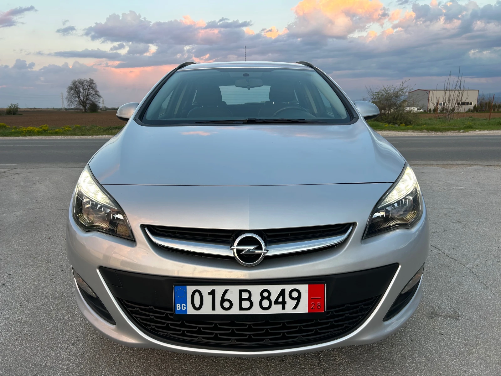 Opel Astra 1.4 COSMO LPG, снимка 3 - Автомобили и джипове - 44231356