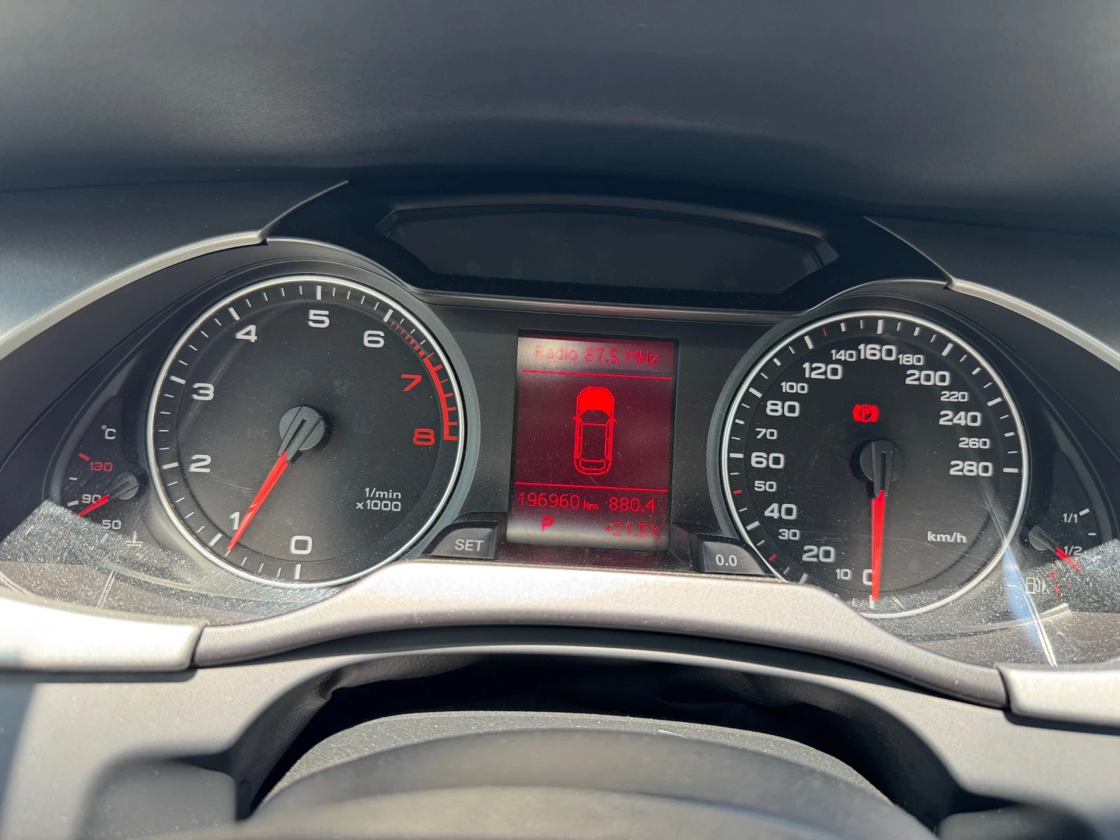 Audi A4 1.8TFSI-160к.с- Подгрев!Парктроници!Темпомат, снимка 12 - Автомобили и джипове - 54892544