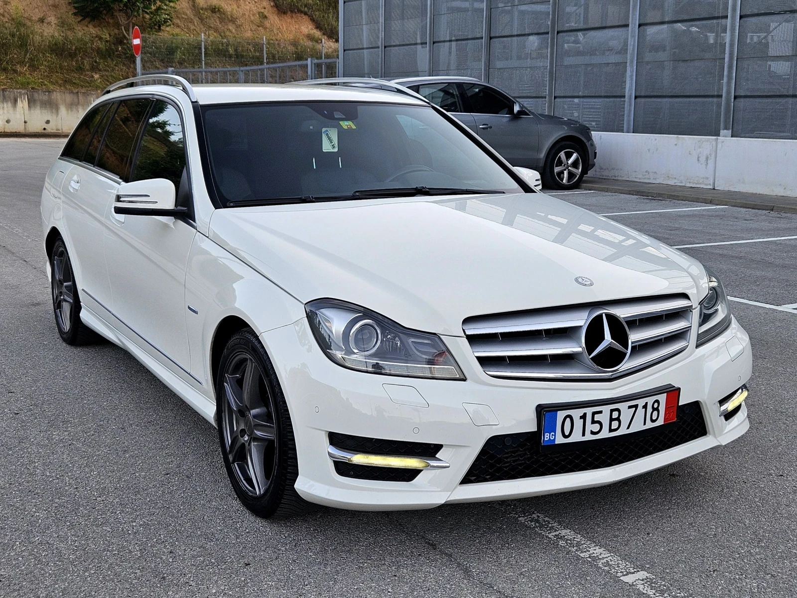 Mercedes-Benz C 180 AMG пакет ШВЕЙЦАРИЯ , снимка 3 - Автомобили и джипове - 54900079