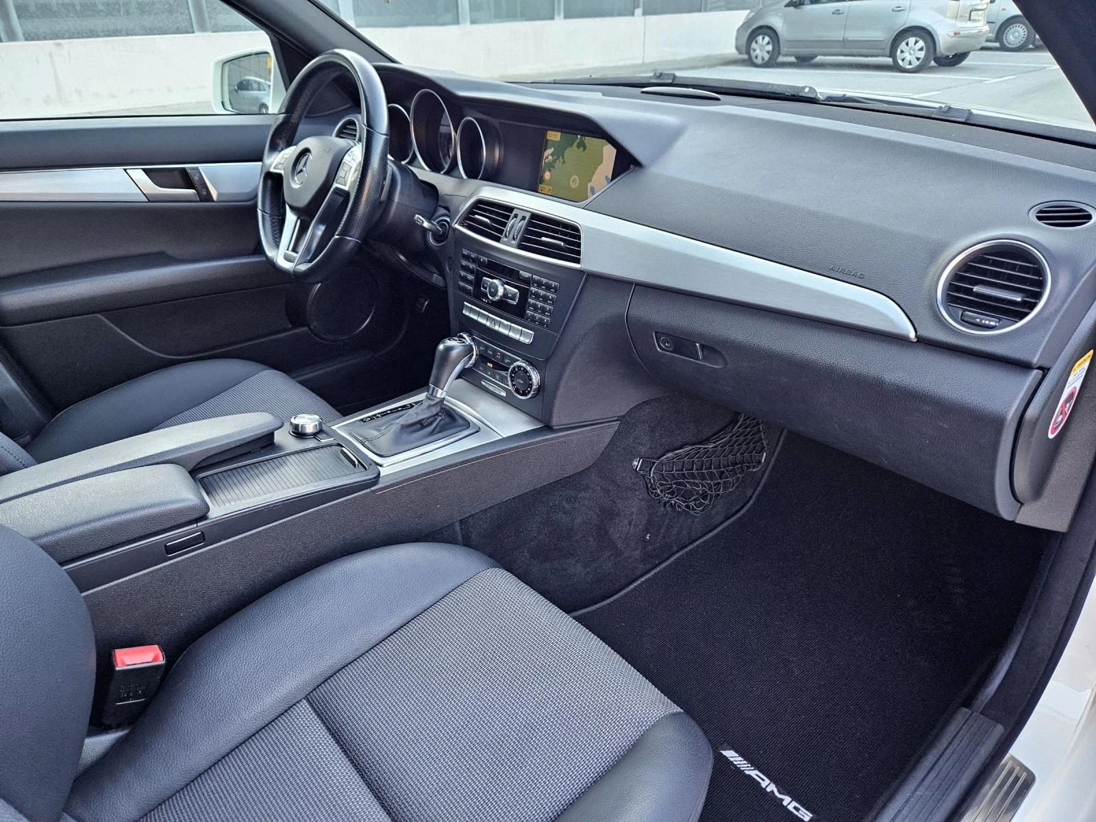 Mercedes-Benz C 180 AMG пакет ШВЕЙЦАРИЯ , снимка 12 - Автомобили и джипове - 54900079