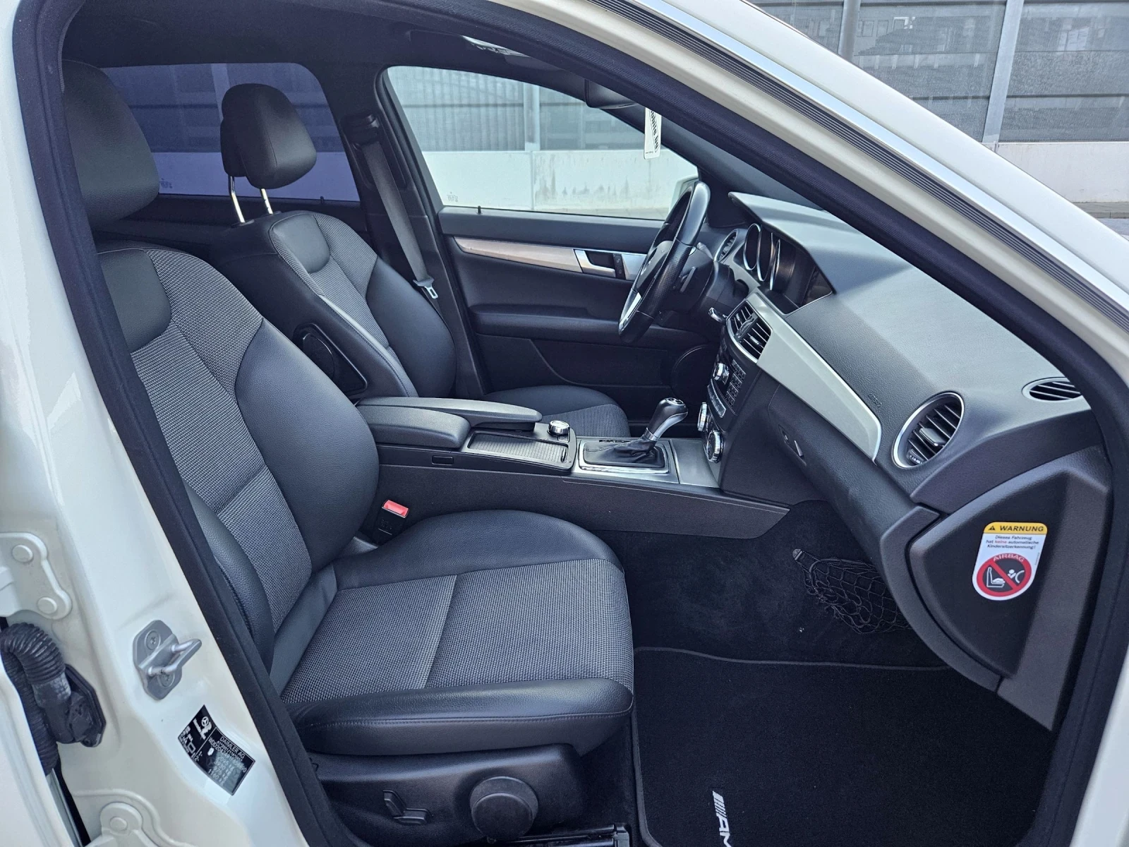 Mercedes-Benz C 180 AMG пакет ШВЕЙЦАРИЯ , снимка 13 - Автомобили и джипове - 54900079