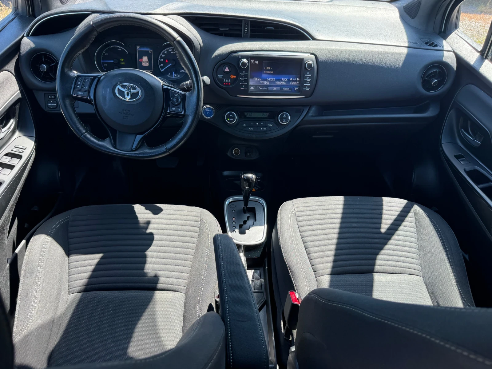 Toyota Yaris 1.5 Hybrid 101hp* NAVI* КАМЕРА* ДИСТРОНИК* LED* , снимка 7 - Автомобили и джипове - 55276087