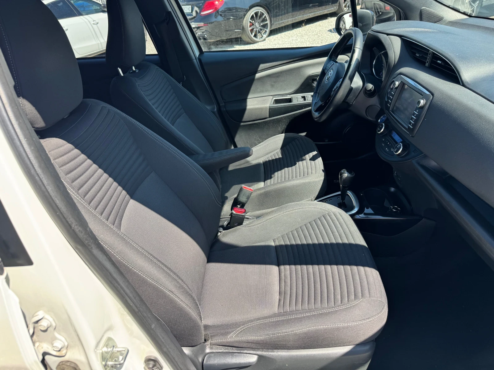 Toyota Yaris 1.5 Hybrid 101hp* NAVI* КАМЕРА* ДИСТРОНИК* LED* , снимка 12 - Автомобили и джипове - 55276087