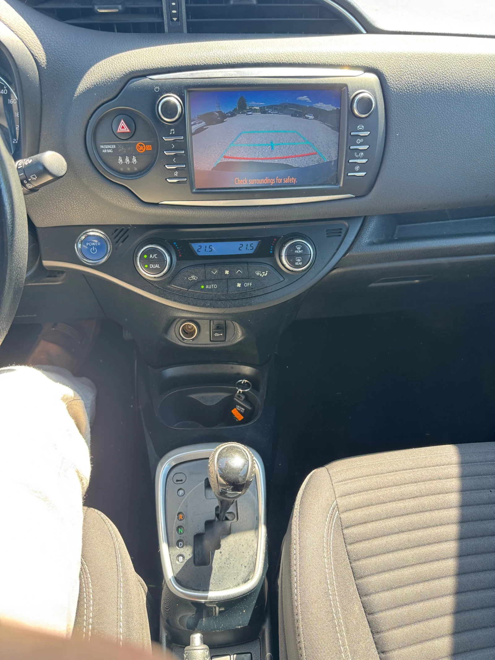 Toyota Yaris 1.5 Hybrid 101hp* NAVI* КАМЕРА* ДИСТРОНИК* LED* , снимка 2 - Автомобили и джипове - 55276087