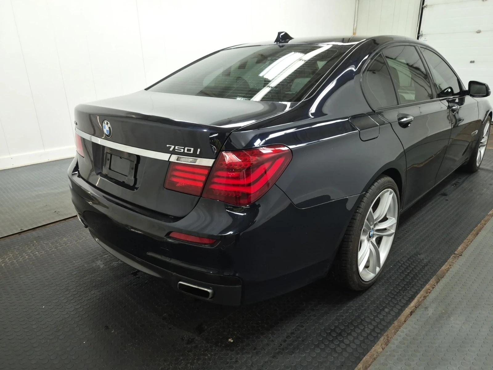 BMW 750 XDRIVE / АВТОКРЕДИТ, снимка 3 - Автомобили и джипове - 55964011