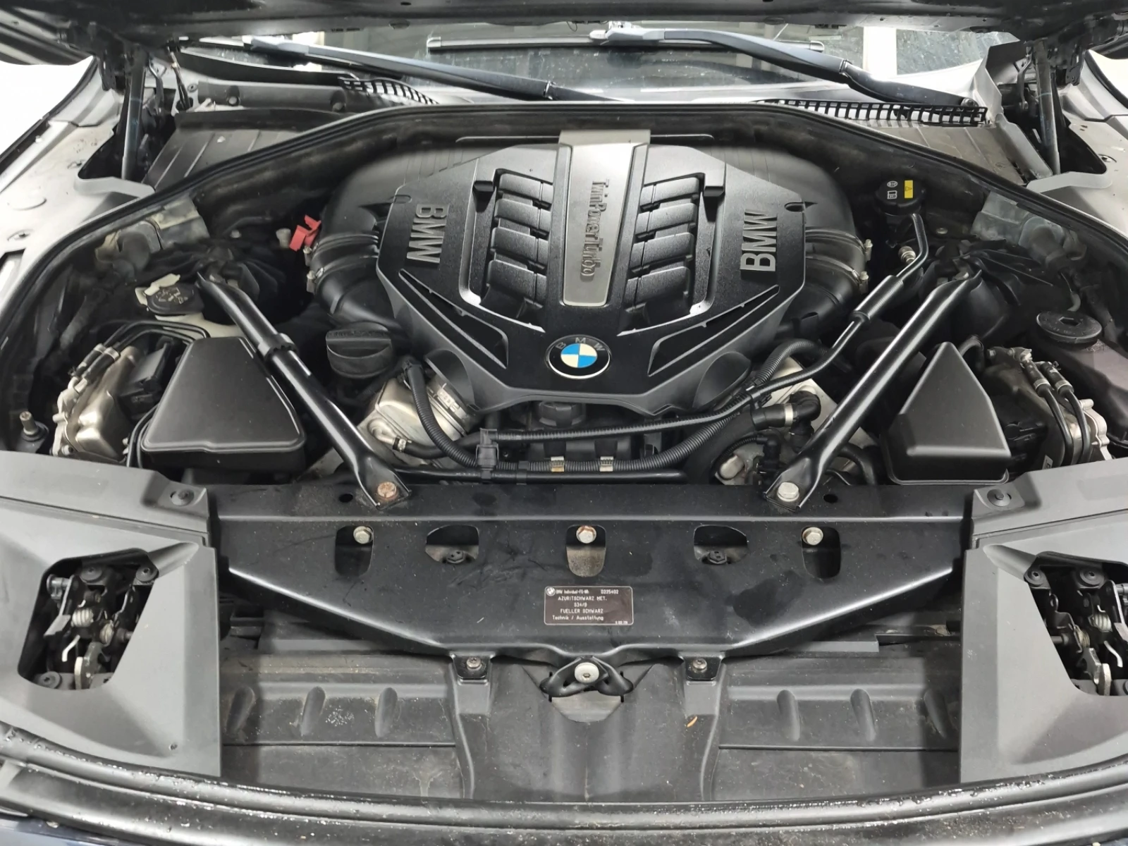 BMW 750 XDRIVE / АВТОКРЕДИТ, снимка 16 - Автомобили и джипове - 55964011