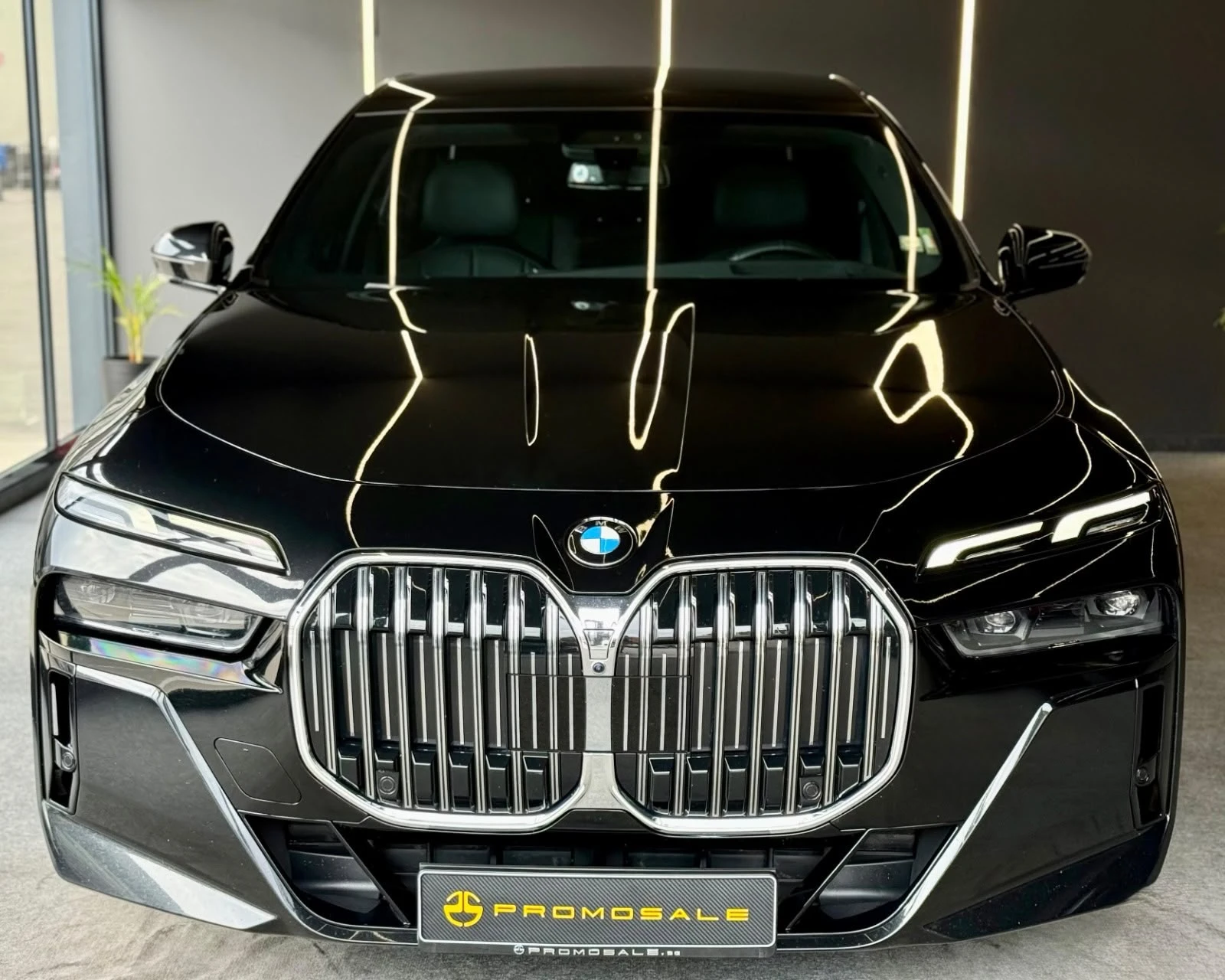 BMW 740 M Sport* Full* B&W* H&U* SkyLounge* ЛИЗИНГ , снимка 2 - Автомобили и джипове - 56293652
