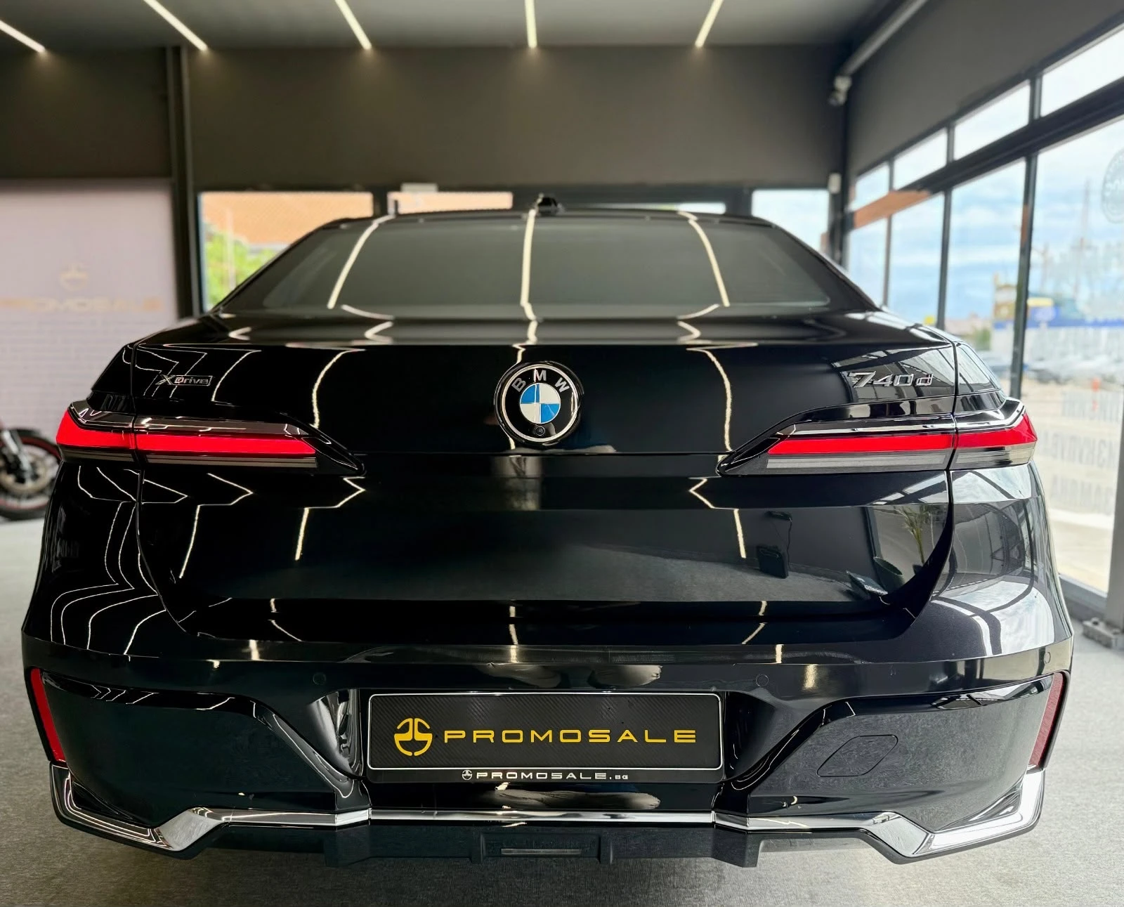 BMW 740 M Sport* Full* B&W* H&U* SkyLounge* ЛИЗИНГ , снимка 5 - Автомобили и джипове - 56293652