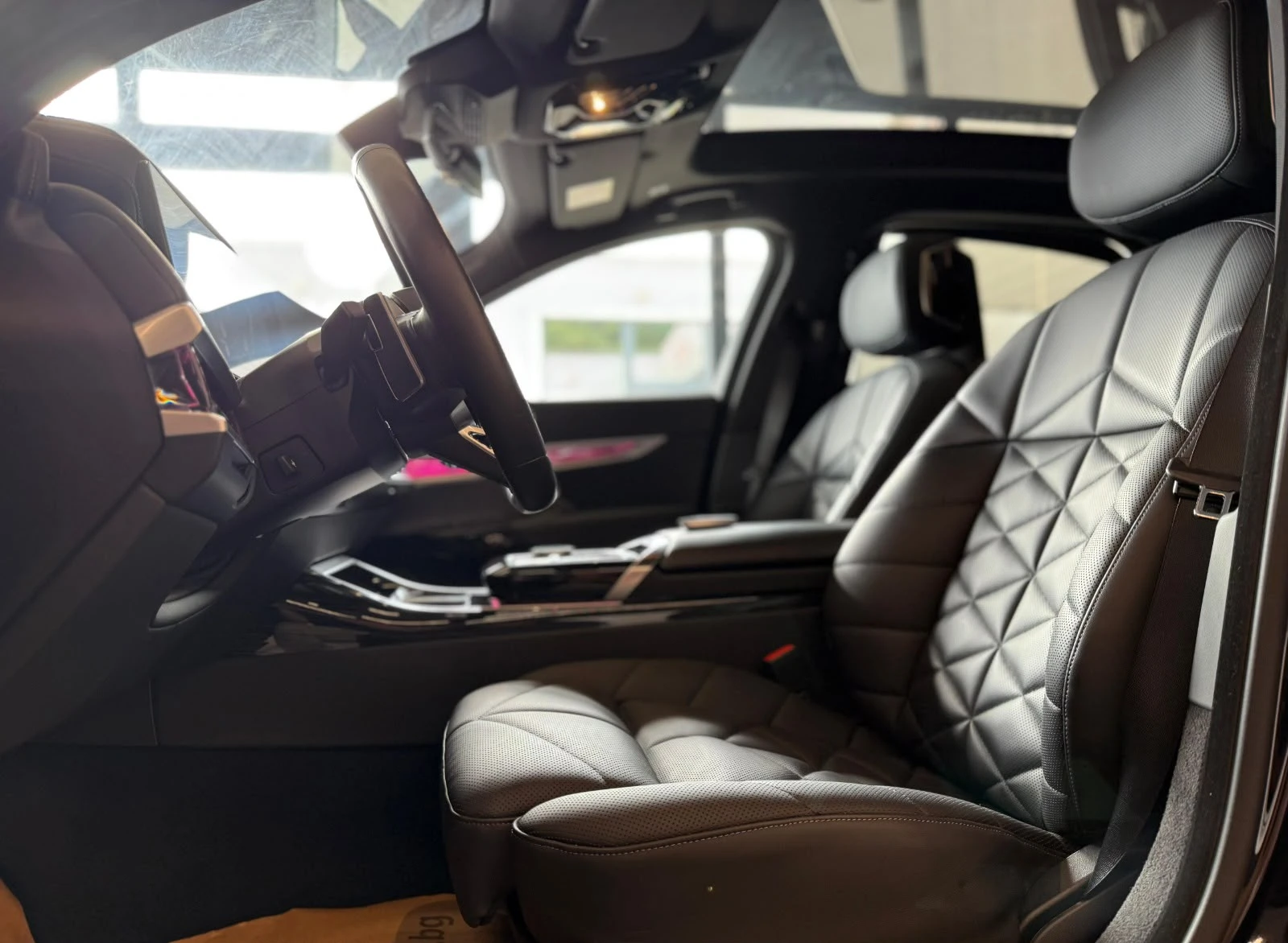 BMW 740 M Sport* Full* B&W* H&U* SkyLounge* ЛИЗИНГ , снимка 8 - Автомобили и джипове - 56293652